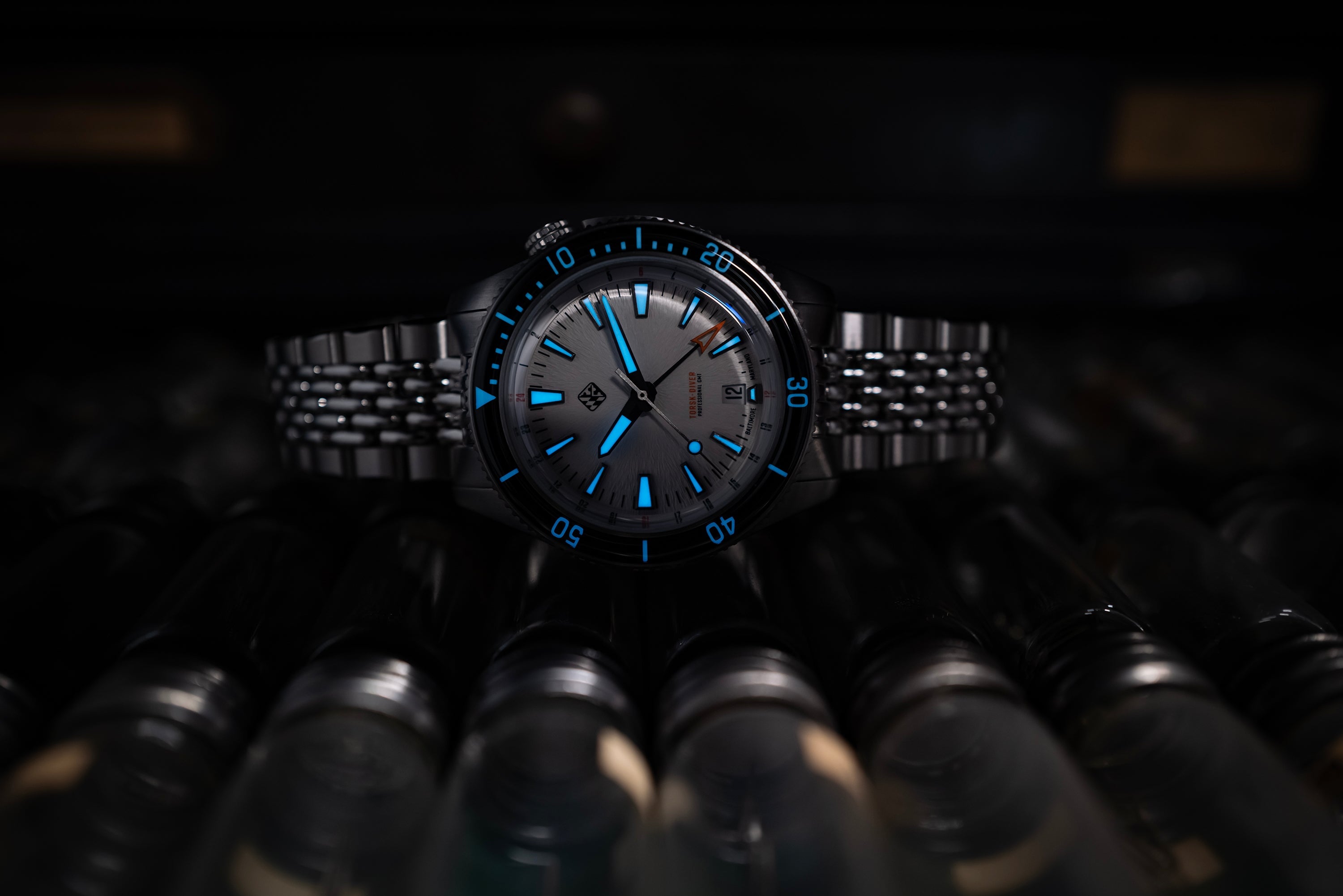 Steel Torsk-Diver Pro GMT 39 - Polar White – Tsao Baltimore